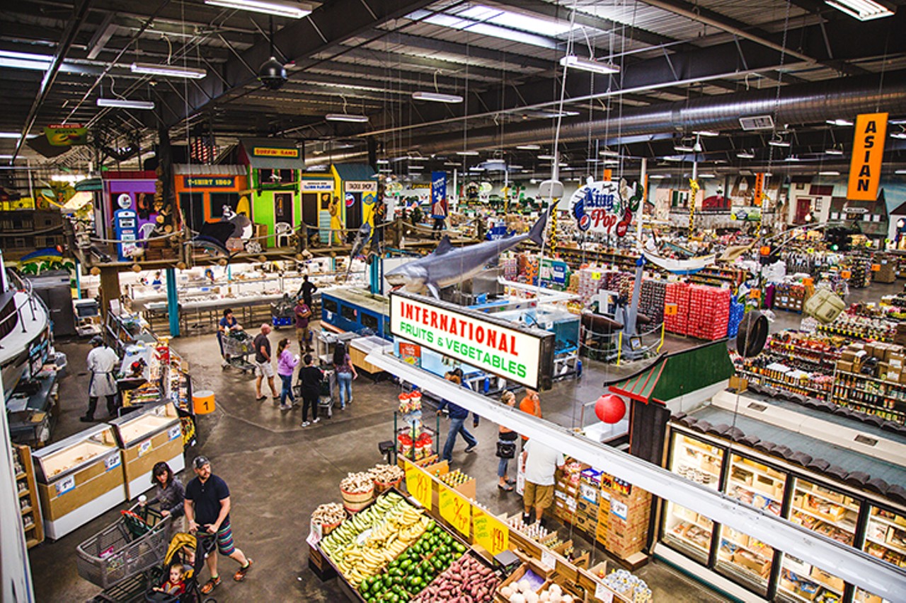 100-Second Dash Through Jungle Jim’s
Grab a grocery cart and start piling in those hot sauce bottles, fancy cheeses and Japanese candies. Whoever collects snacks from the most countries in 100 seconds wins.