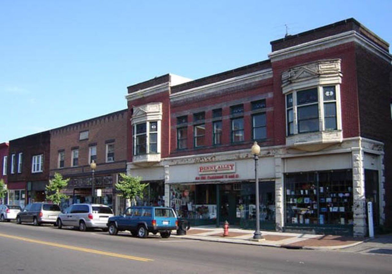 Louisville, LOO iss vill
Nicknamed the &#147;Constitution Town,&#148; Louisville is located in Northern Canton. It was originally spelled Lewisville, but the founders realized there was already a Lewisville in Ohio, thus changing the spelling to Louisville.
Photo: 2old at wts wikivoyage, CC BY-SA 4.0 via Wikimedia Commons