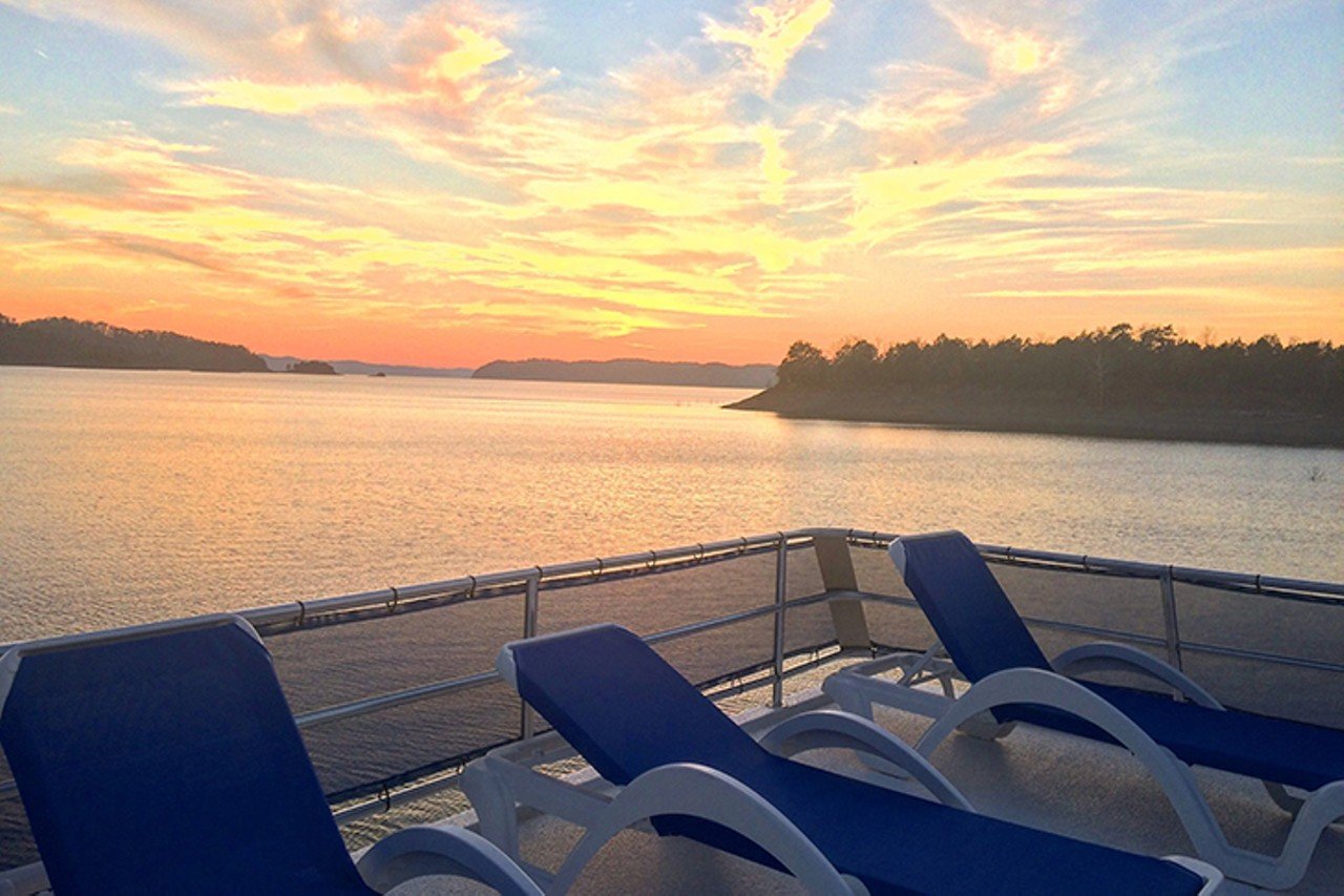 Lake Cumberland
Distance: 3 hours and 30 minutes
Lake Cumberland is another tourist favorite in southern Kentucky. This huge reservoir is the place to be on a warm, sunny day for boating, fishing, jet skiing or just cooling off in the water. You can stay in a houseboat, cabin, hotel or camp.  
Photo via Facebook.com/LakeCumberlandKY