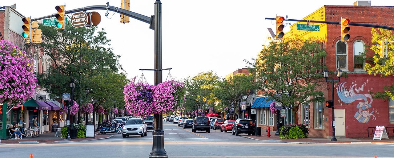 Willoughby, Ohio
Distance: 4 hours
Willoughby sits beside the Chagrin River and is a town rich in history that can be dated back to Native American settlements. It is also the only town in America to belong to six different counties at one point or another. With scenic nature reserves and historical buildings and monuments, Willoughby is a great spot to roam and soak in the antiquity of Ohio. Outdoor Markets in the City Hall parking lot are held on Saturdays at 8 a.m. to noon, June through October.