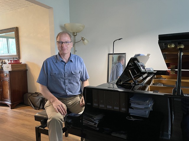 Nicholas Ross at the piano.