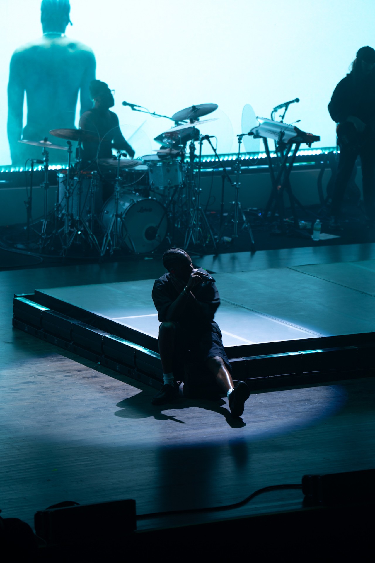 Daniel Caesar performing at the Andrew J Brady Music Center on Aug. 31, 2023.