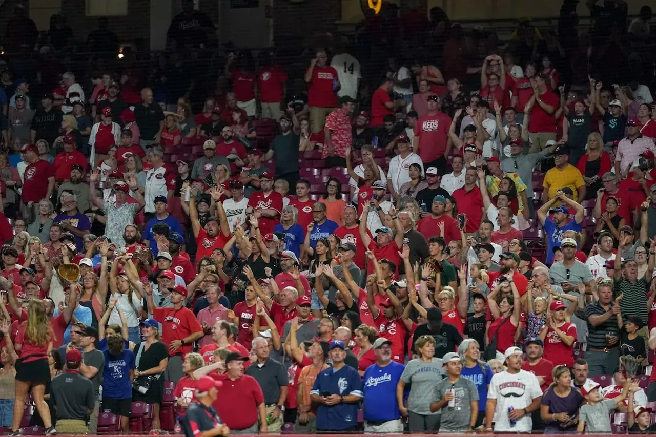 Cincinnati Reds fans look to catch a t-shirt during the t-shirt toss | Cincinnati Reds vs. Kansas City Royals | Aug. 17, 2024