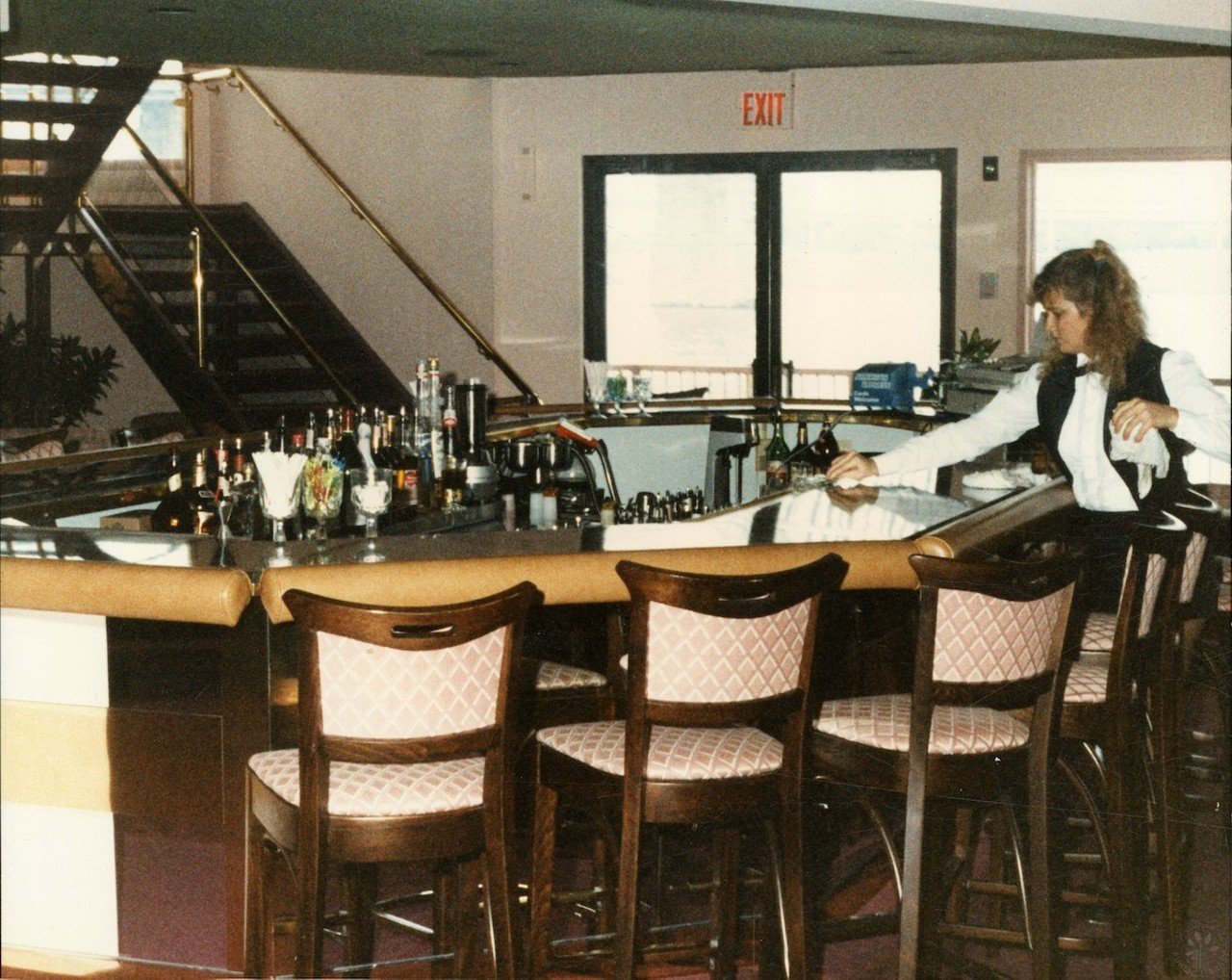 The bar at The Islands restaurant in Newport, 1980s