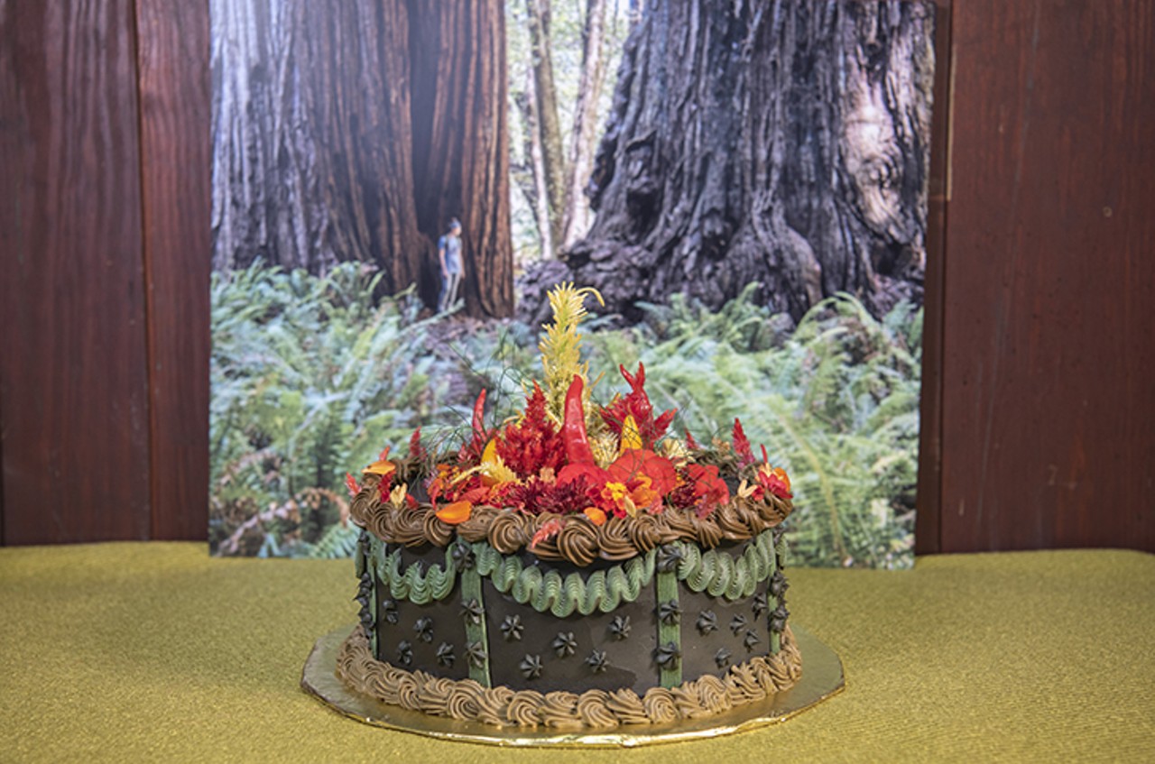 Parsnip carrot cake spiced with star anise, sour cream and toasted pecan filling and chili dulce de leche buttercream
?
Celosia, begonia, verbena, mums, bronze fennel, chili peppers and cosmos campfire